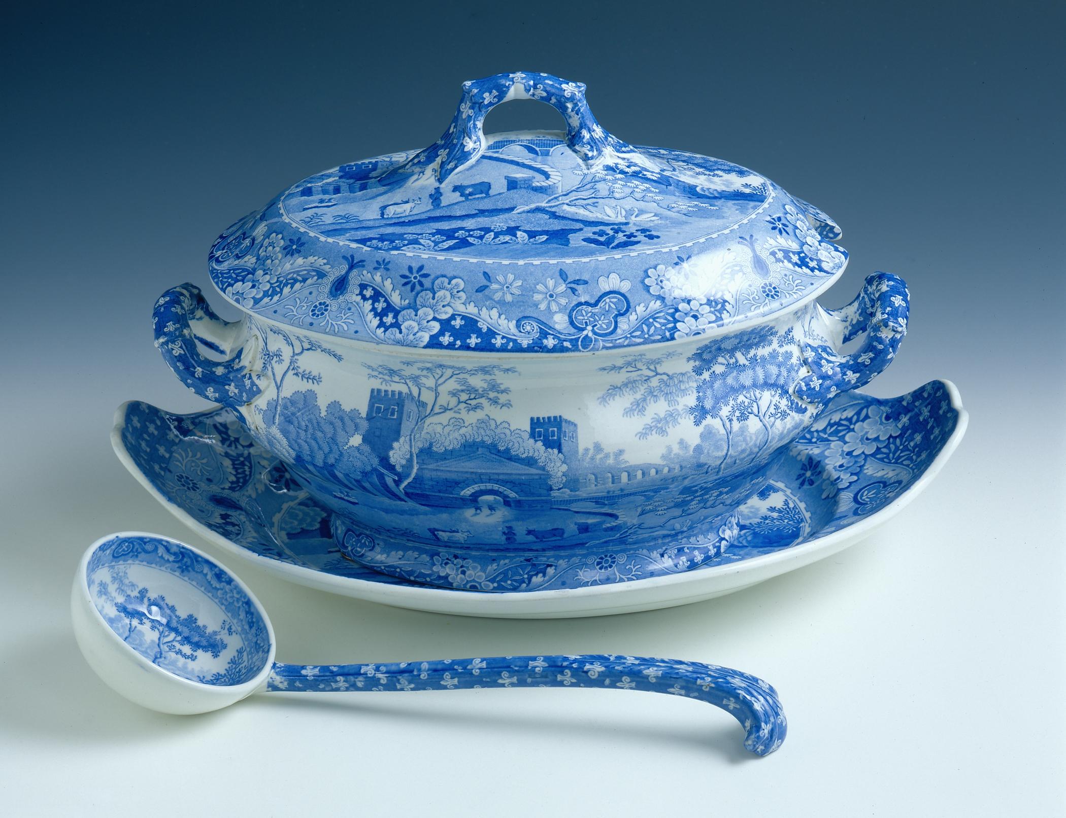 1996.0004.077 A-D Tureen, cover, stand, and ladle