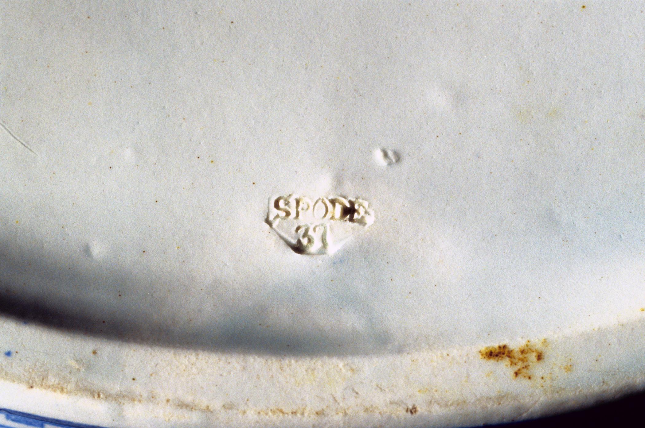 1996.0004.077 A-D Tureen (detail)