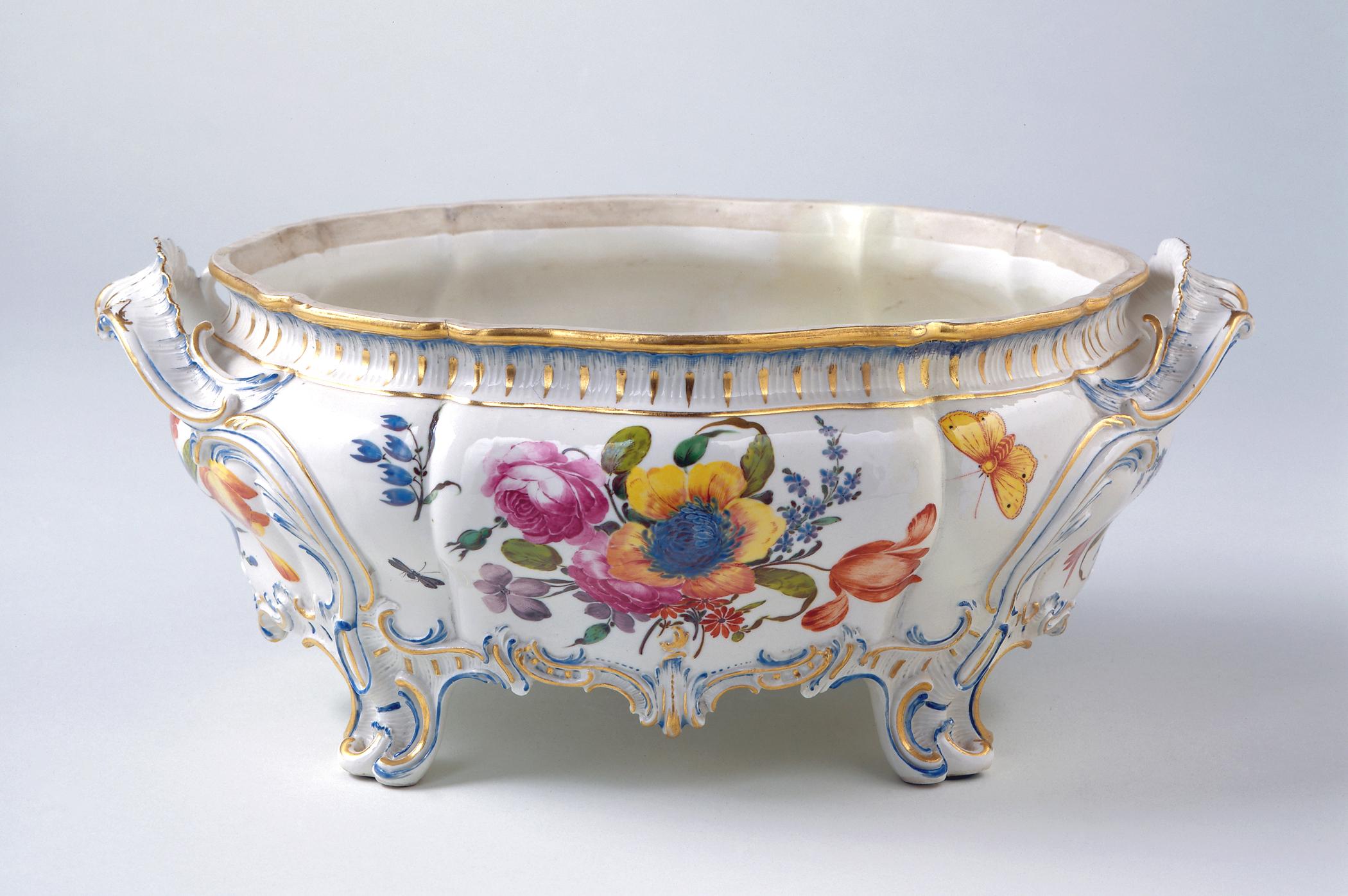 1996.0004.214 A- C Tureen (view 5)
