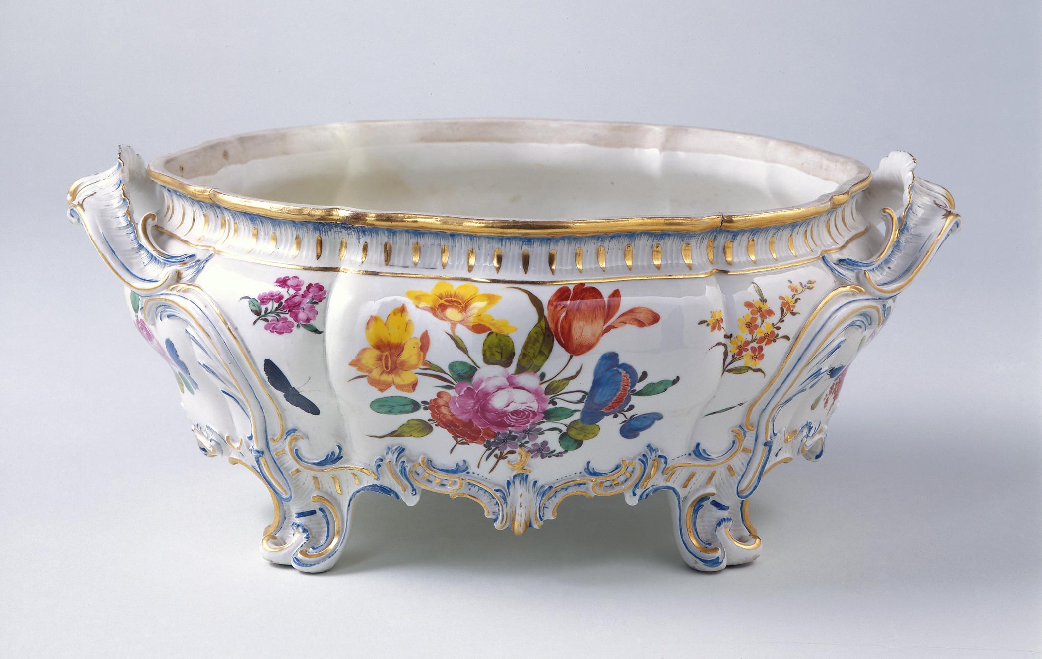 1996.0004.214 A-C Tureen (view 4)