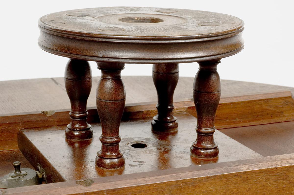 2007.0006 Tea table (detail 10)