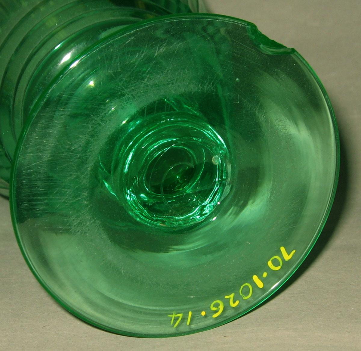 1970.1026.014 Glass goblet (underside)