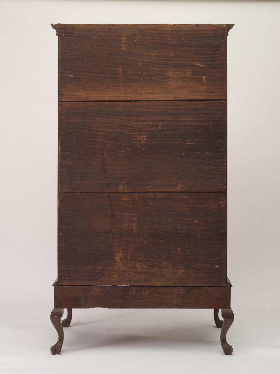 2007.0017 Chest of drawers, chest on frame (view 2)