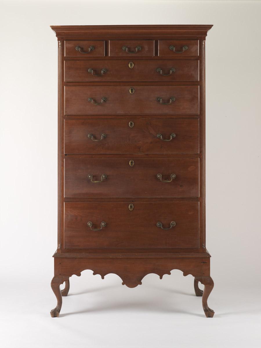 2007.0017 Chest of drawers, chest on frame (view 3)