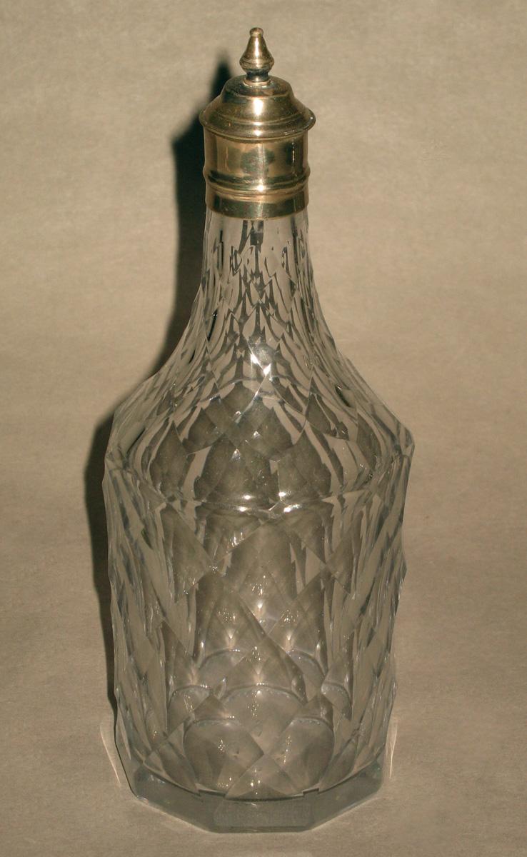 1975.0269 B Glass bottle