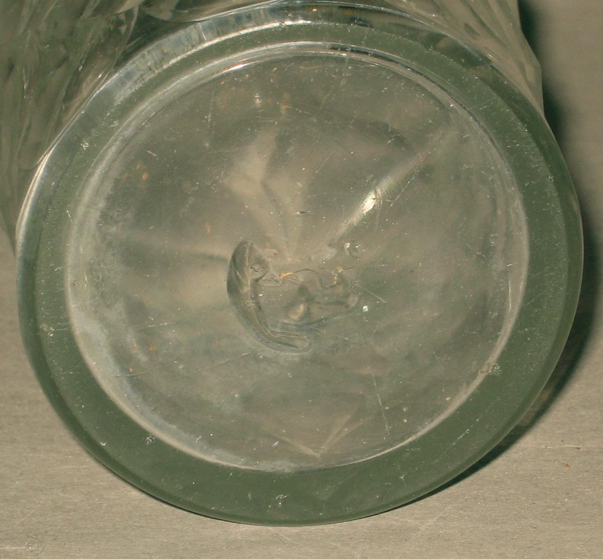 1975.0269 C Glass cruet bottle (underside)