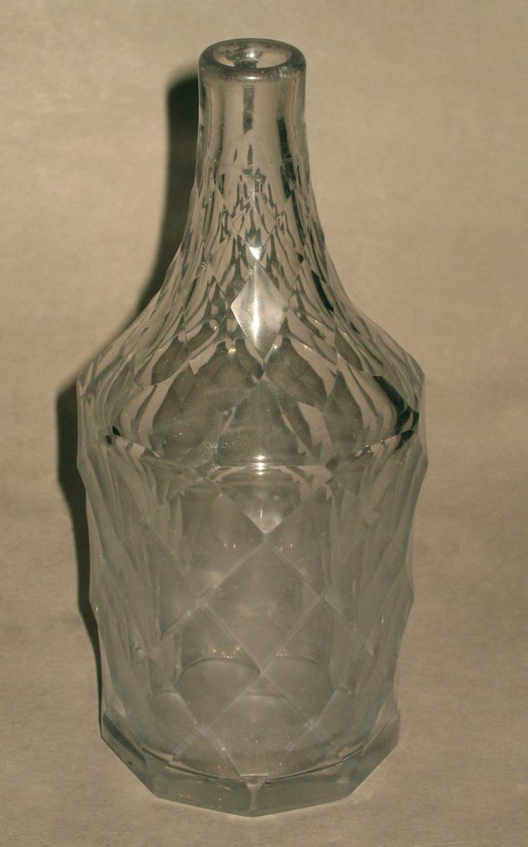 1975.0269 D Glass cruet bottle