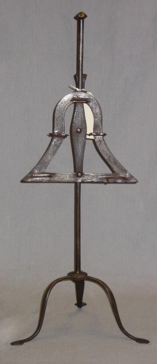 1958.2312 Spit stand
