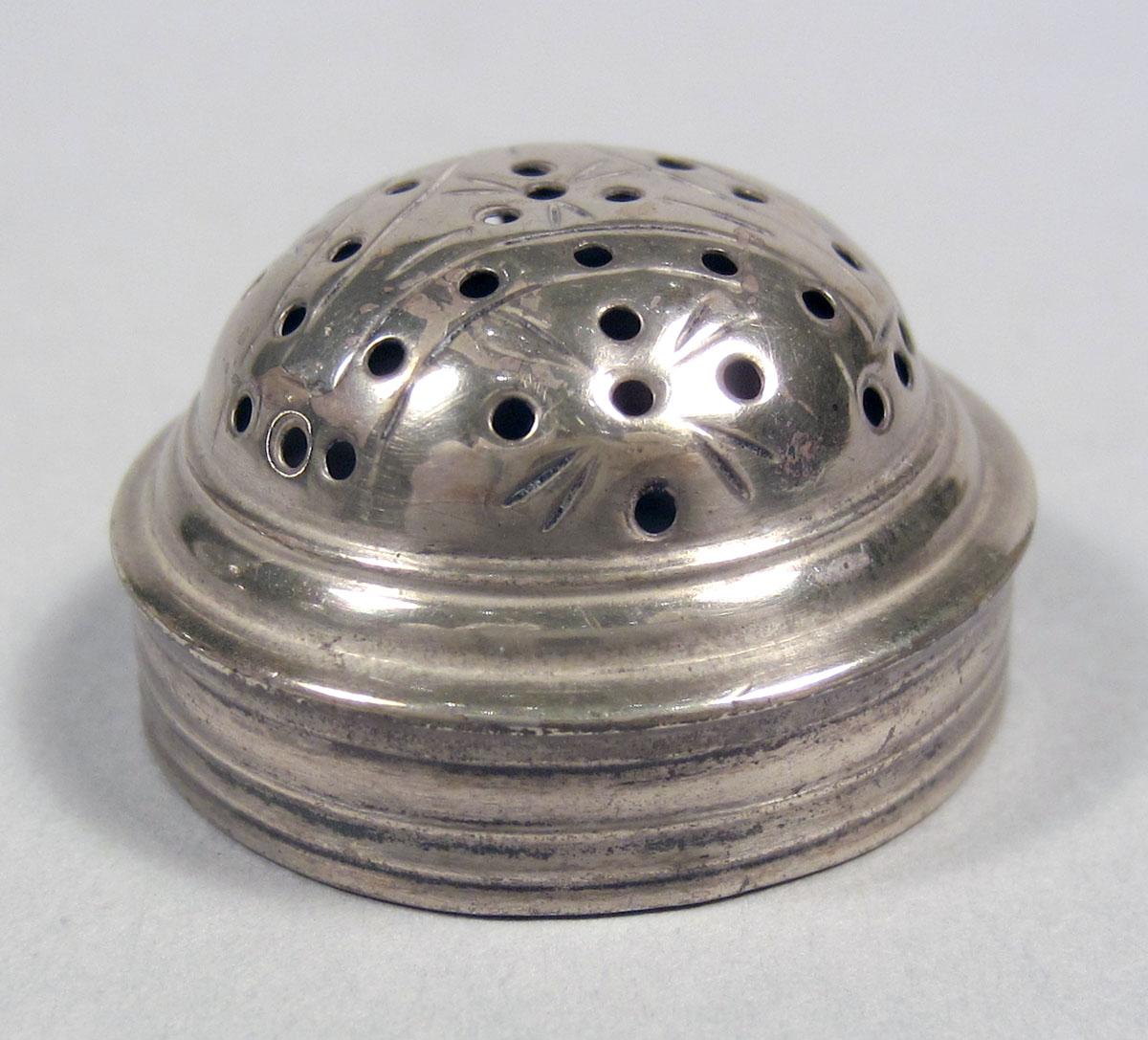 1975.0269 J Silver cap