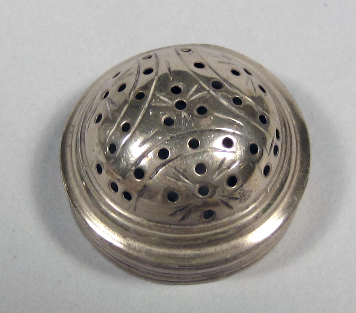 1975.0269 J Silver cap top view