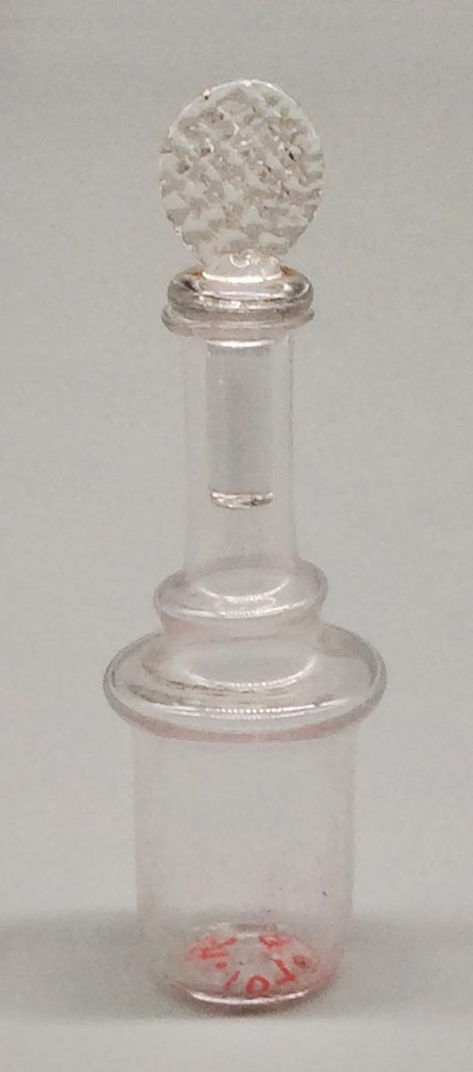 1959.1040 B Cruet, view 1