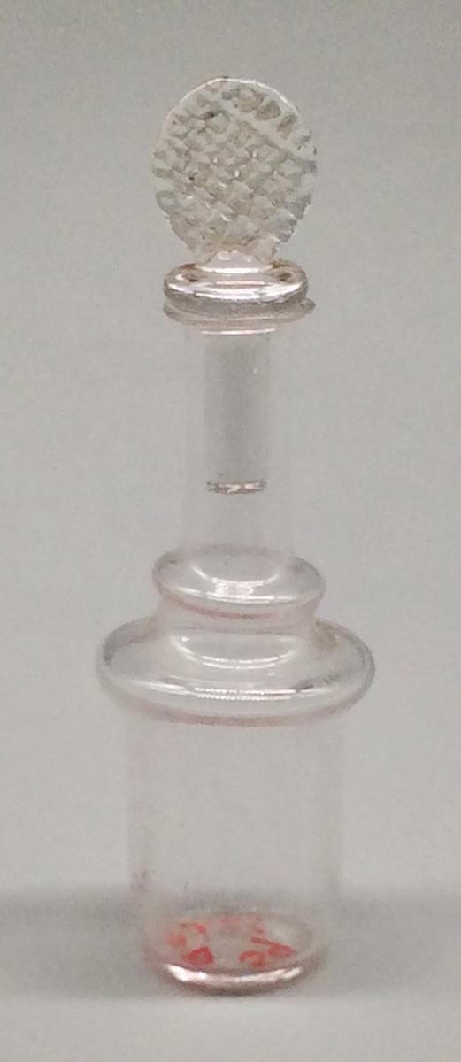 1959.1040 B Cruet, view 2
