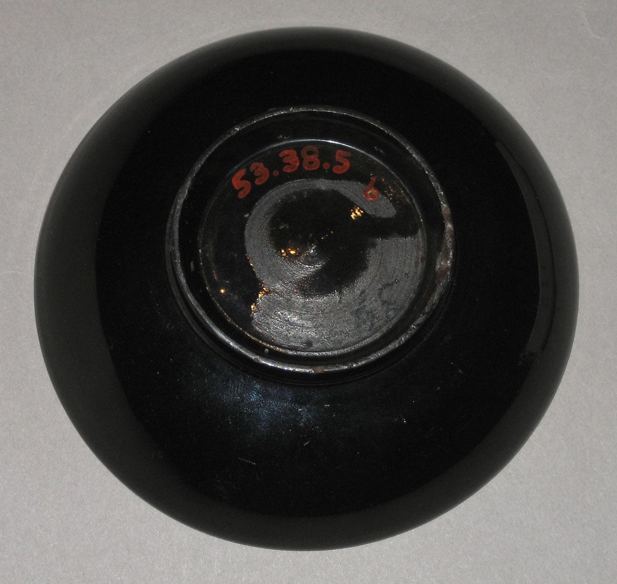 1953.0038.005 B Saucer (underside)