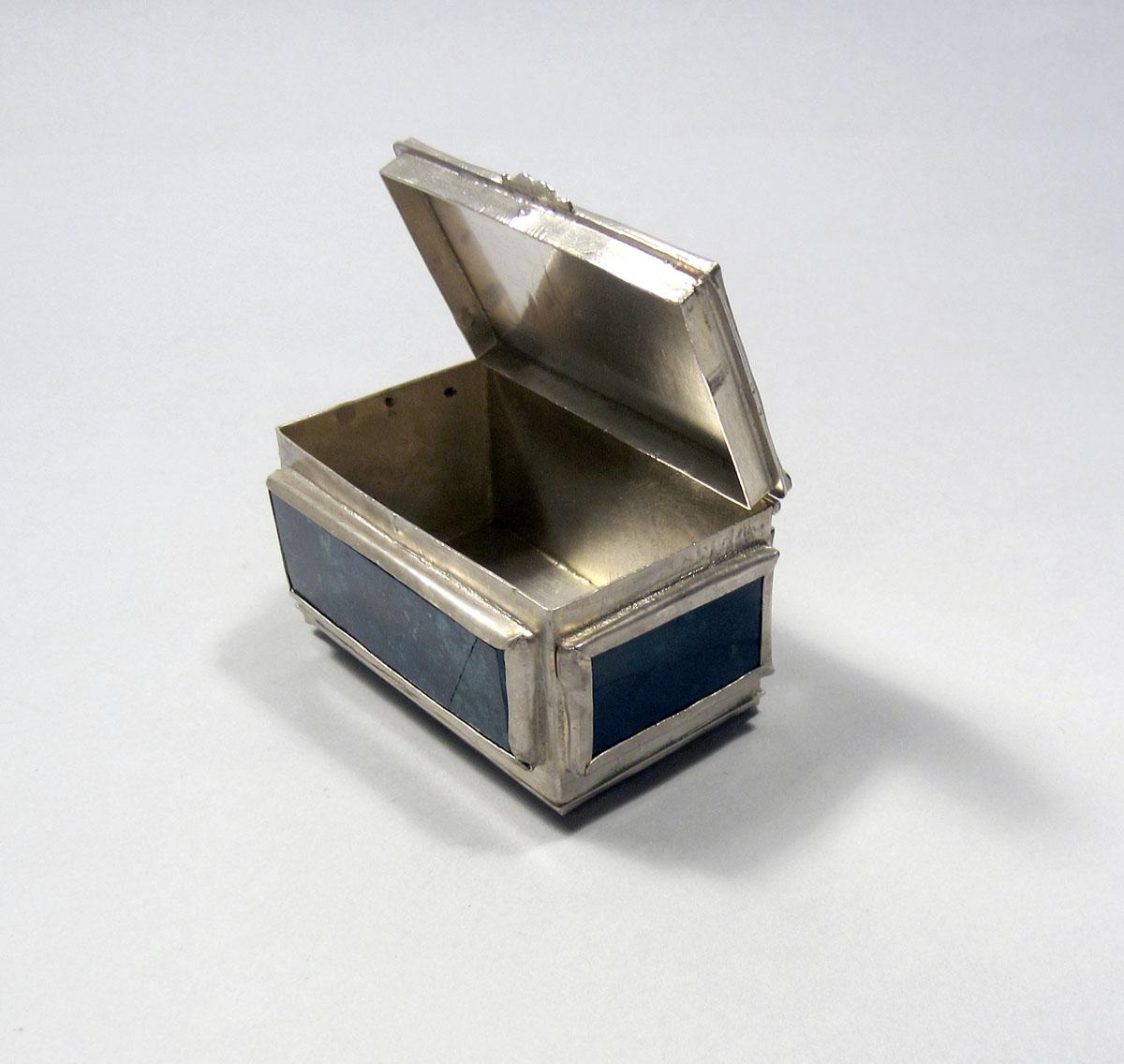 1958.2318 Silver and Lapis lazuli Box open