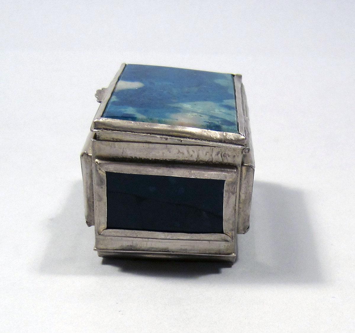 1958.2318 Silver and Lapis lazuli Box side view