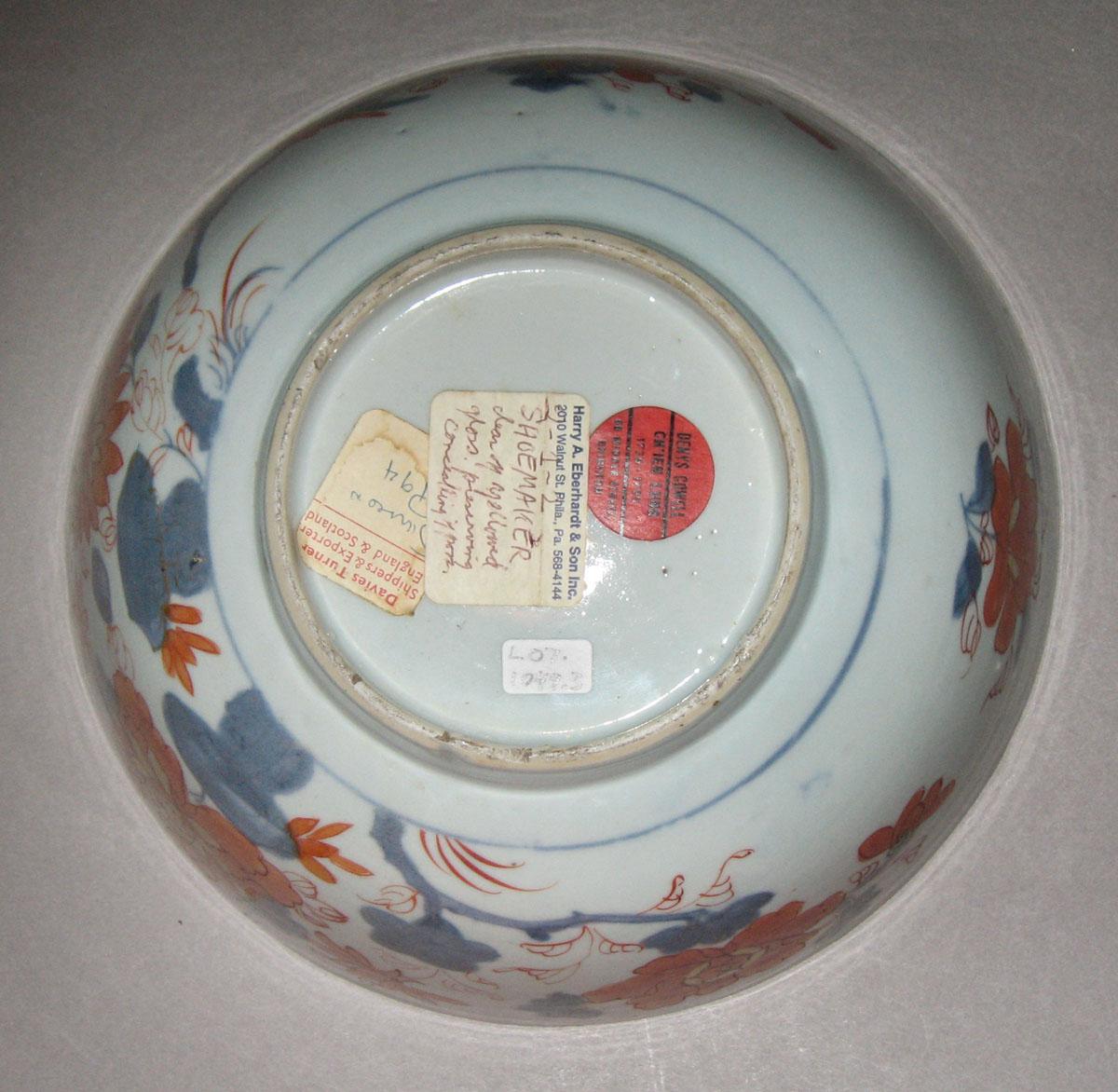 2008.0011.003 Imari porcelain punch bowl, bottom