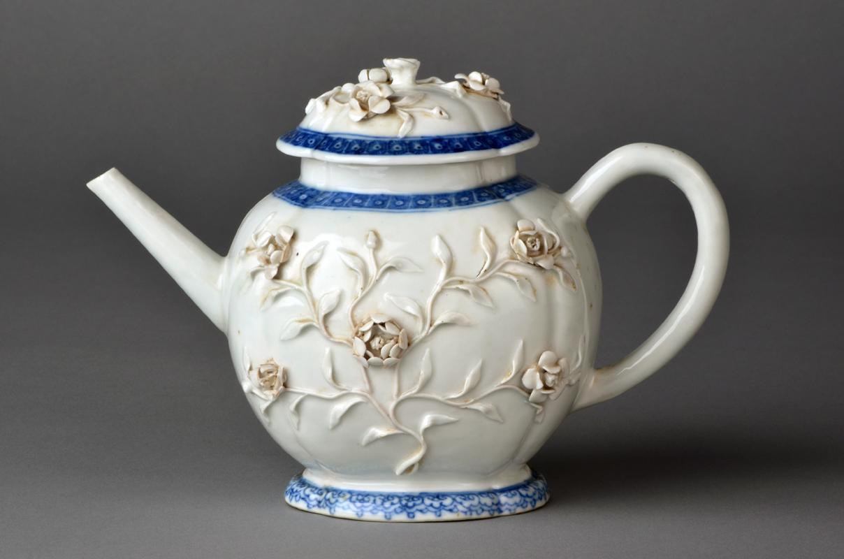 2008.0011.004 A, B Chinese porcelain teapot