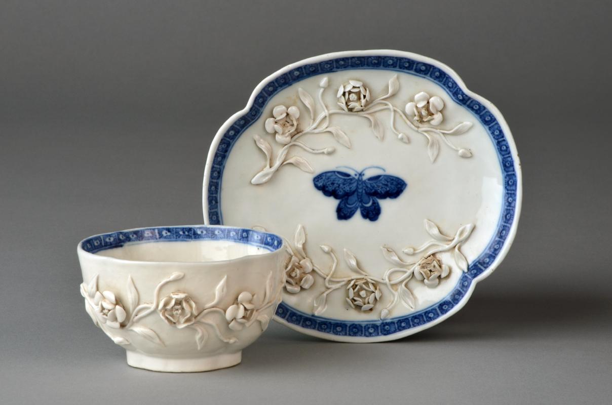 2008.0011.005 A, B Chinese porcelain teabowl and saucer