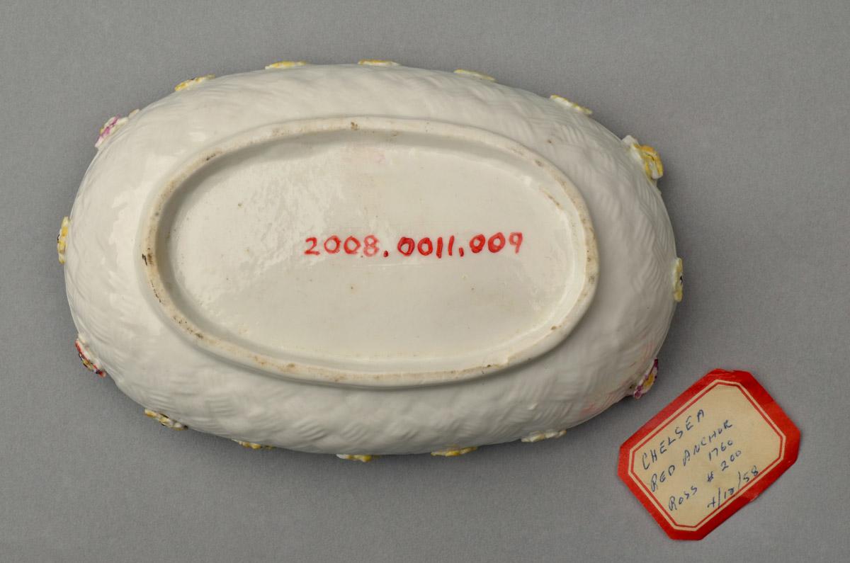 2008.0011.009 Porcelain dish, view 3