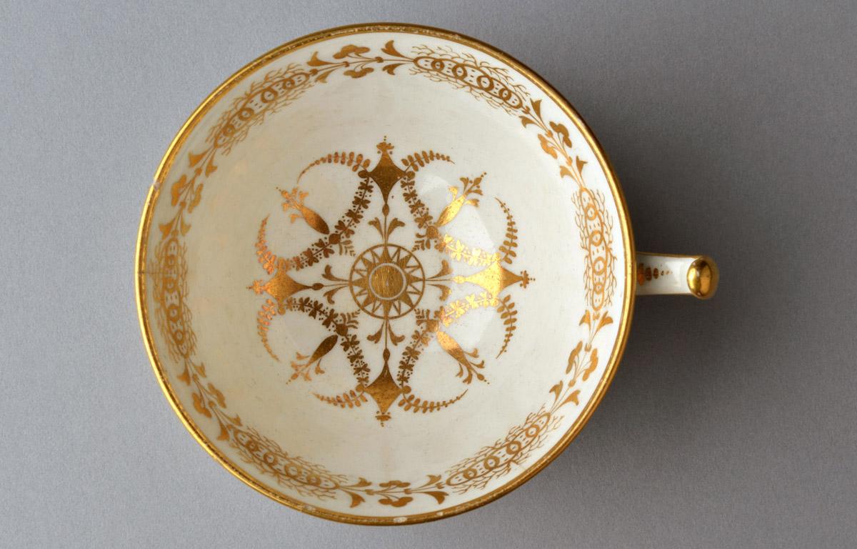 2008.0011.011 A Porcelain teacup, top
