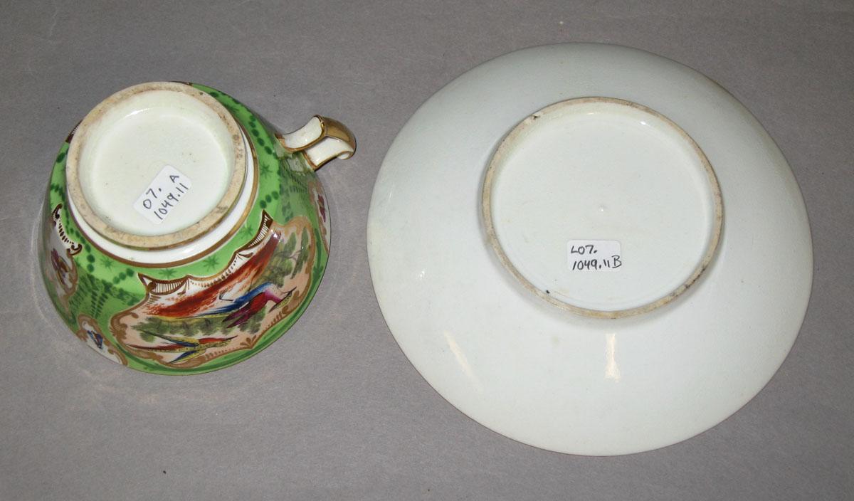 2008.0011.011 A, B Porcelain teacup and saucer, bottom
