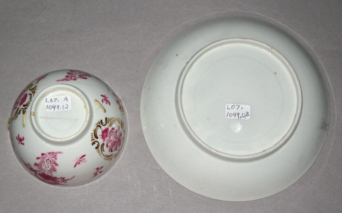 2008.0011.012 A, B Porcelain teabowl and saucer, bottom