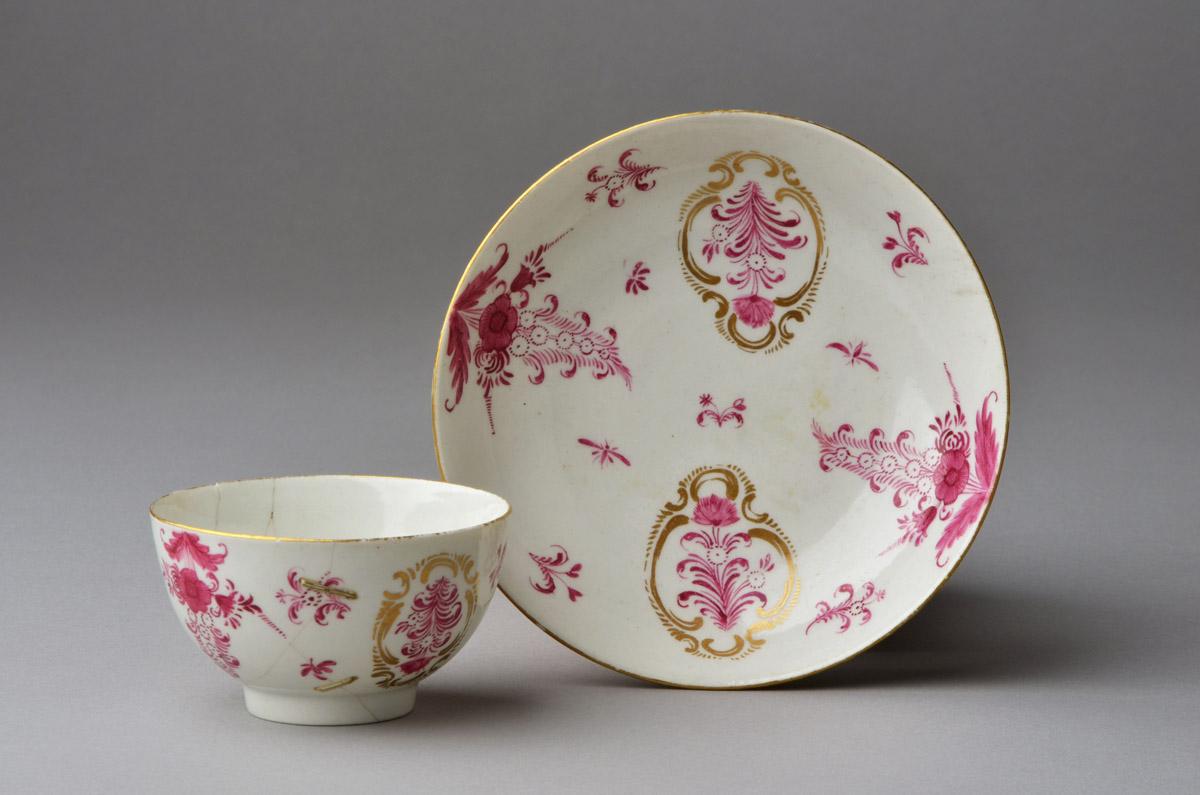 2008.0011.012 A, B Porcelain teabowl and saucer