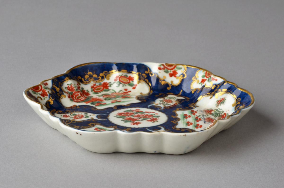 2008.0011.013 Porcelain teapot stand, view 2