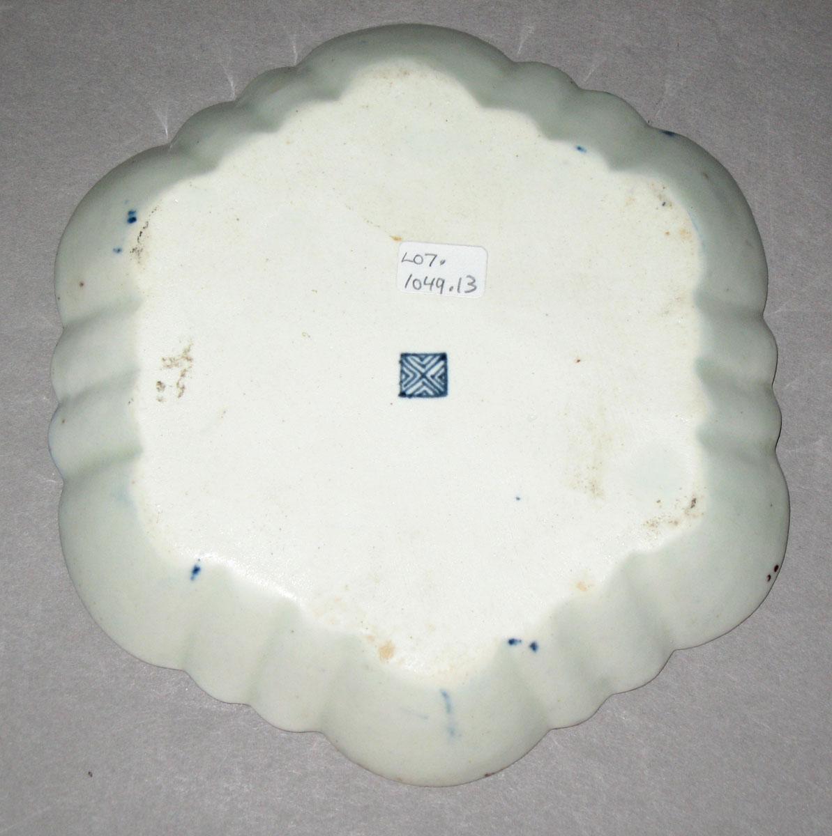 2008.0011.013 Porcelain teapot stand, mark