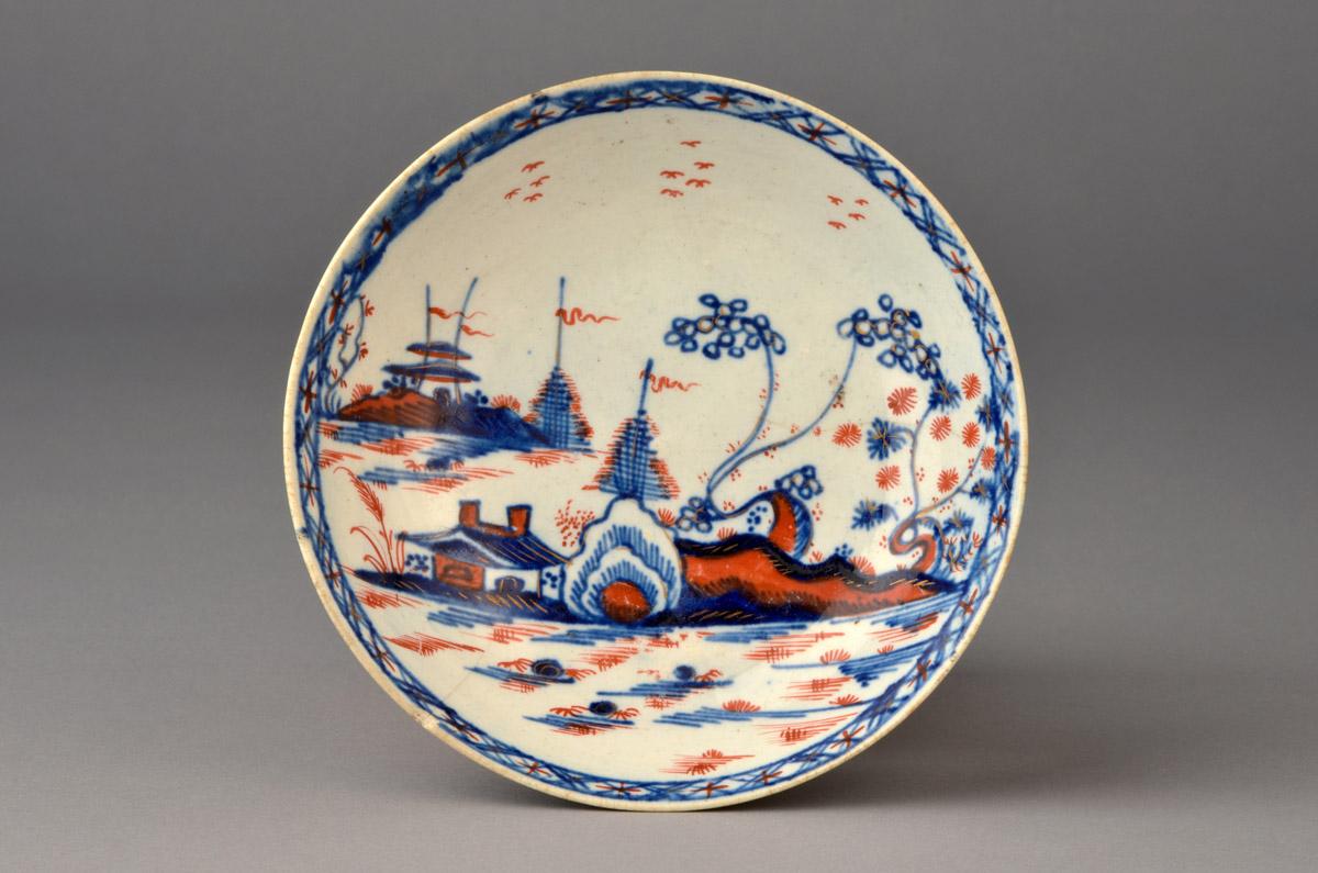 2008.0011.016 Porcelain saucer