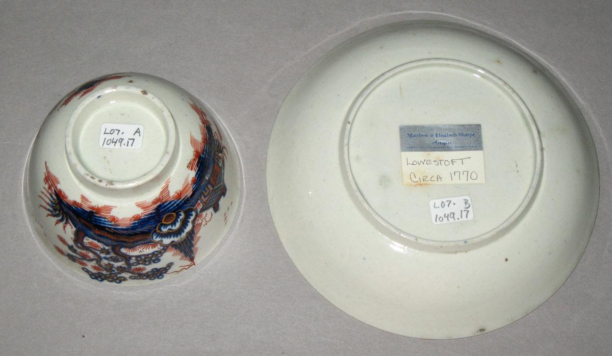 2008.0011.017 A, B Porcelain teabowl and saucer, back