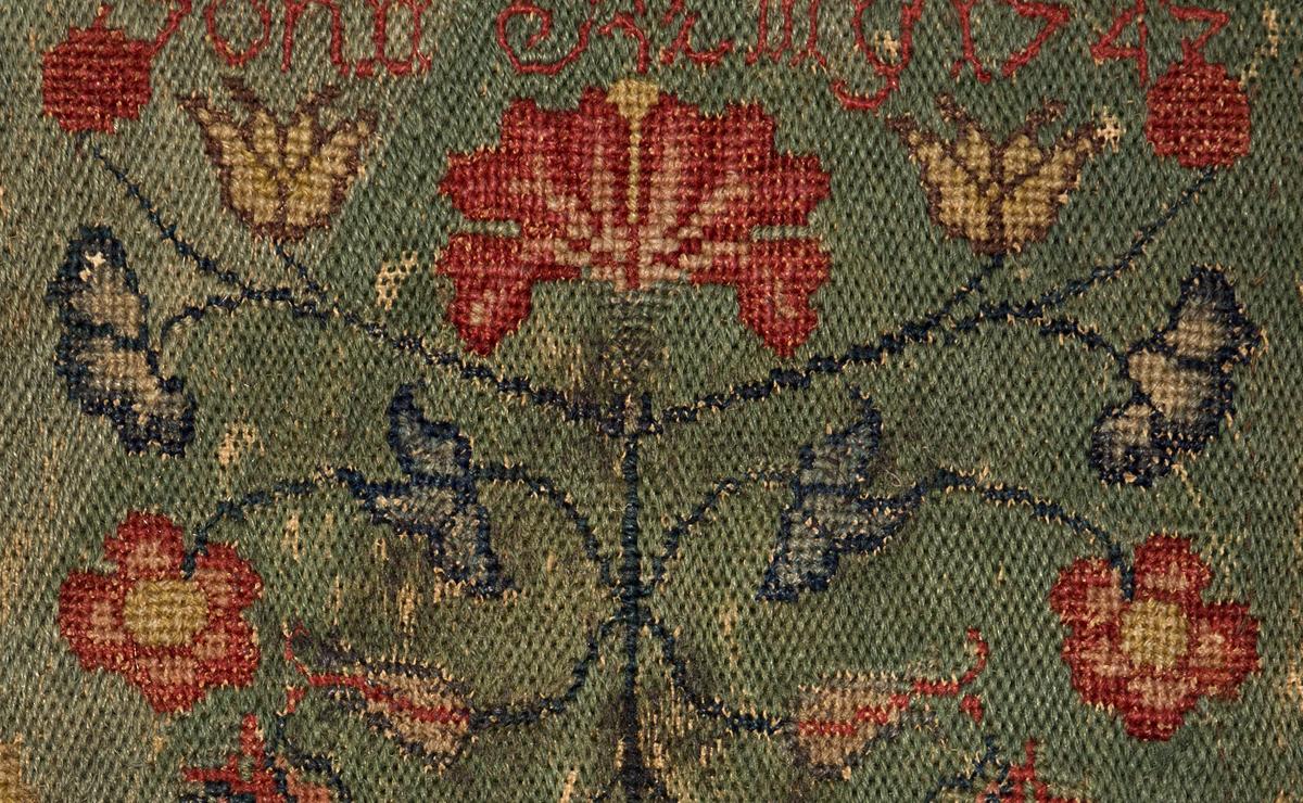 1958.2325 Pocketbook, Detail