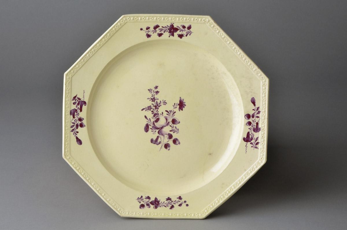 2008.0011.029 Creamware plate