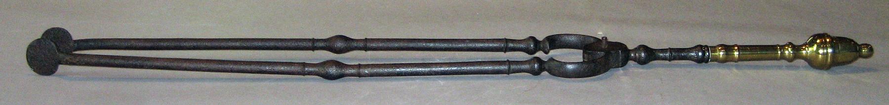 1958.2334 Tongs
