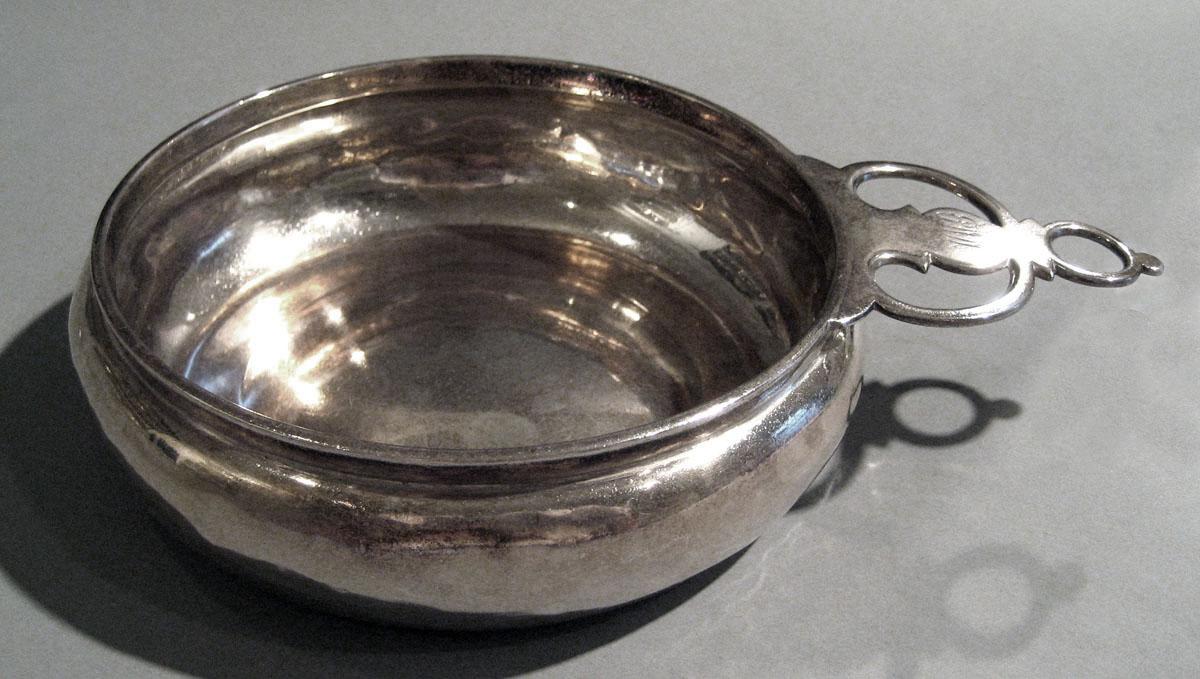 2008.0045.002.001 Silver Porringer