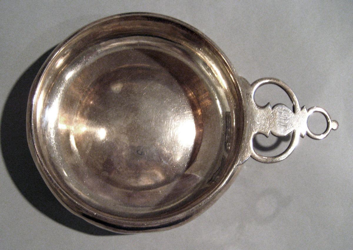 2008.0045.002.001 Silver Porringer top view