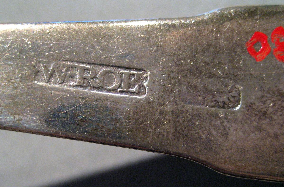2008.0045.002.002 Silver Snuffer mark