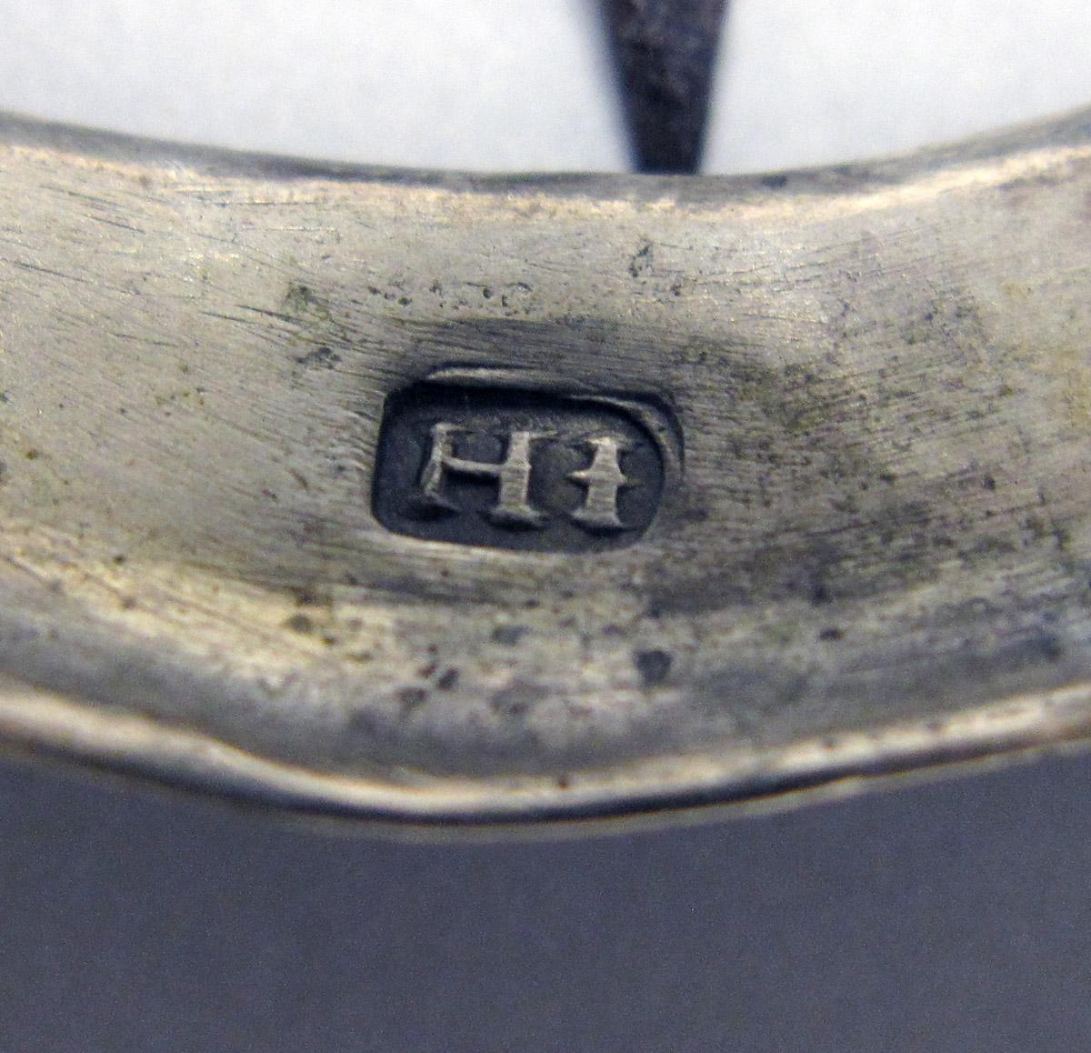 2008.0046.001 B Silver Buckle mark