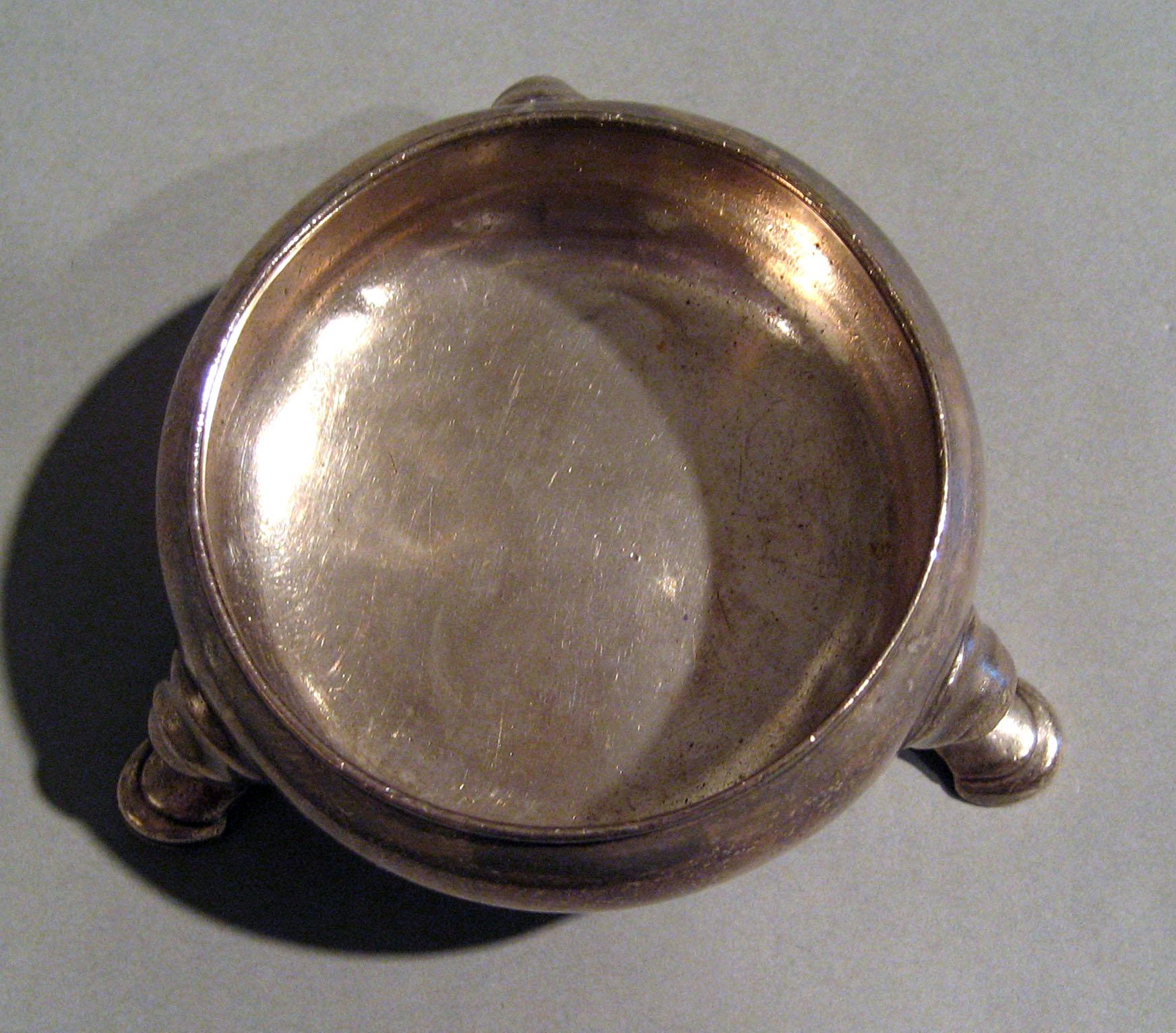 2008.0046.004 Silver Salt Cellar top view