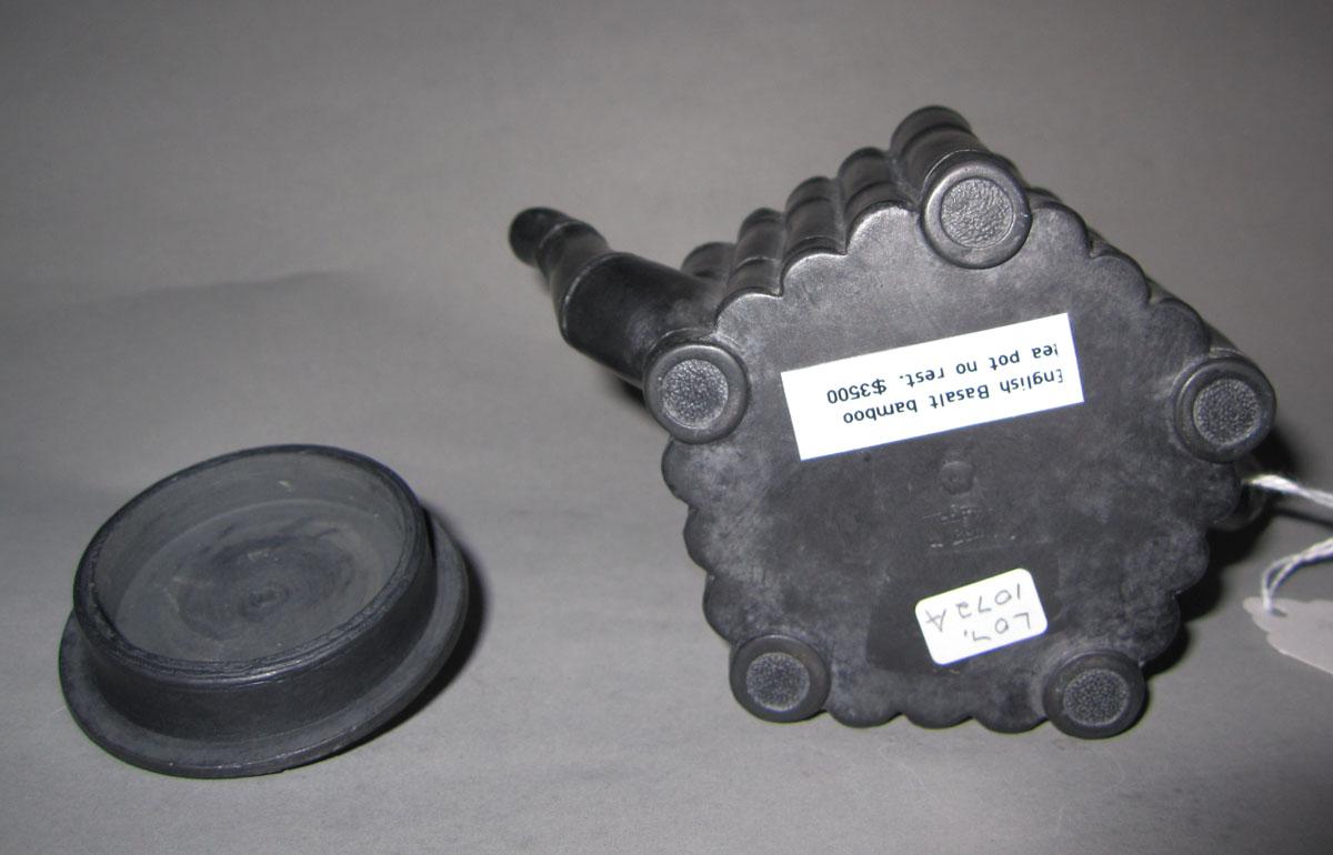 2008.0029 A,B Caneware teapot underside