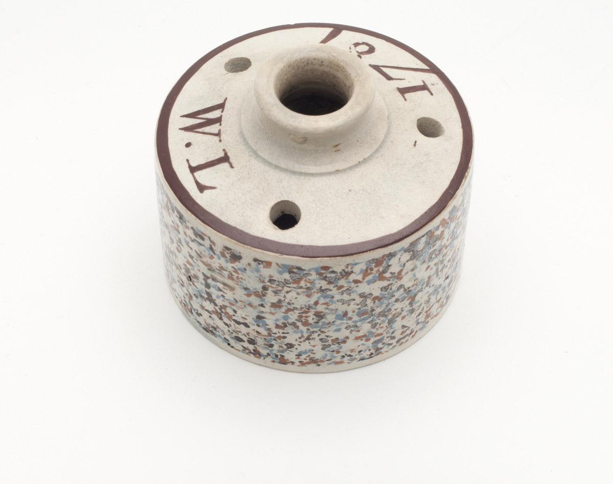 2008.0022 Inkwell (overall, view 2)