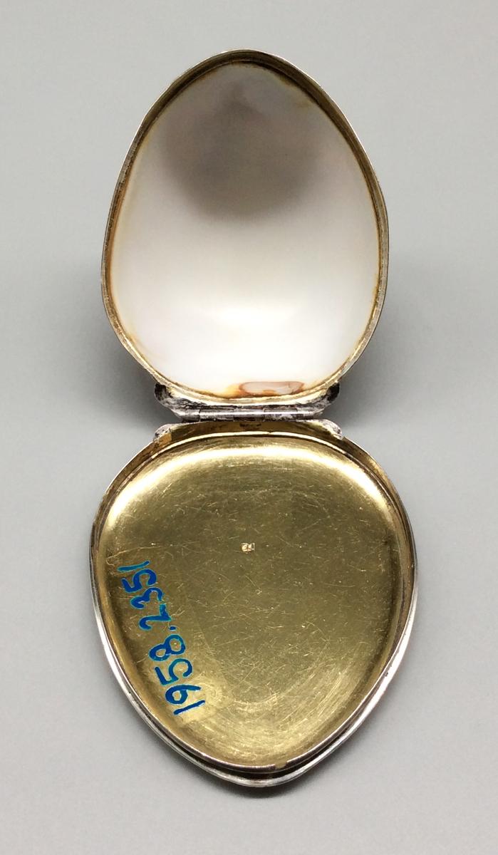 1958.2351 Box, view 6