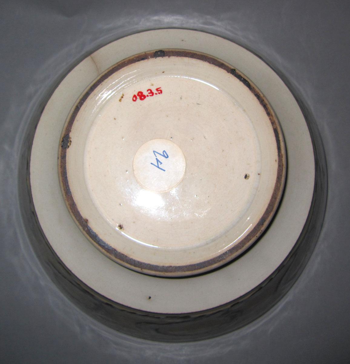 2008.0003.005 Dipped bowl underside