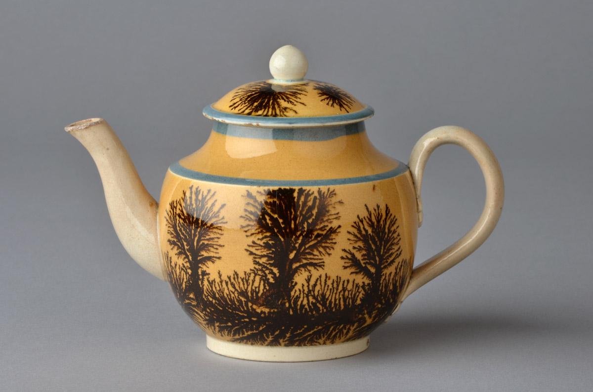 2008.0003.010 A, B Mocha ware teapot