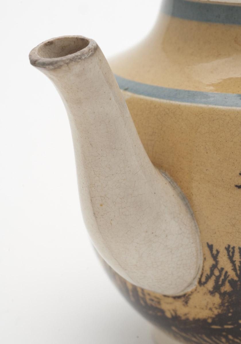 2008.0003.010 Teapot (detail 4)