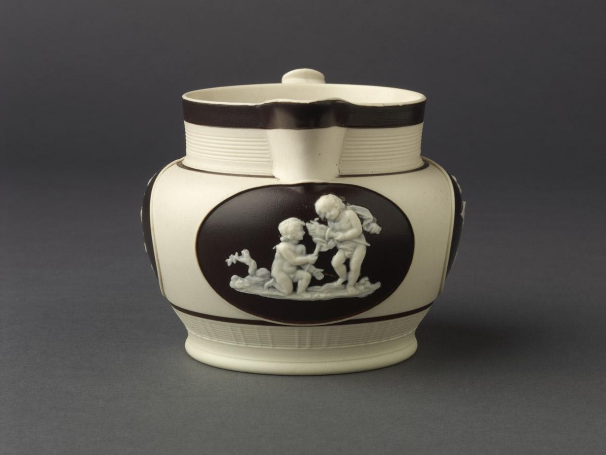 2008.0013.002 Stoneware jug side 2
