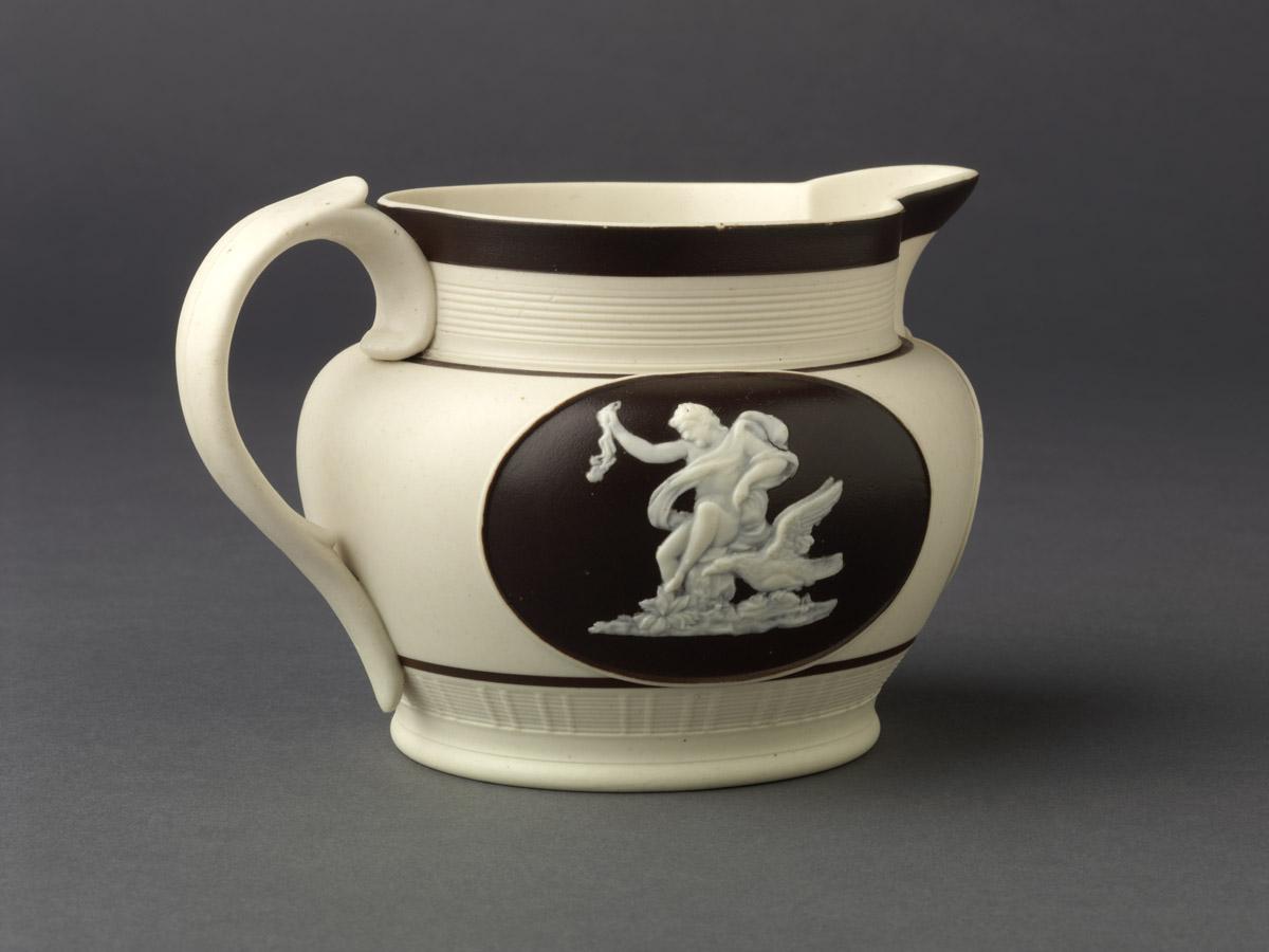 2008.0013.002 Stoneware jug side 3