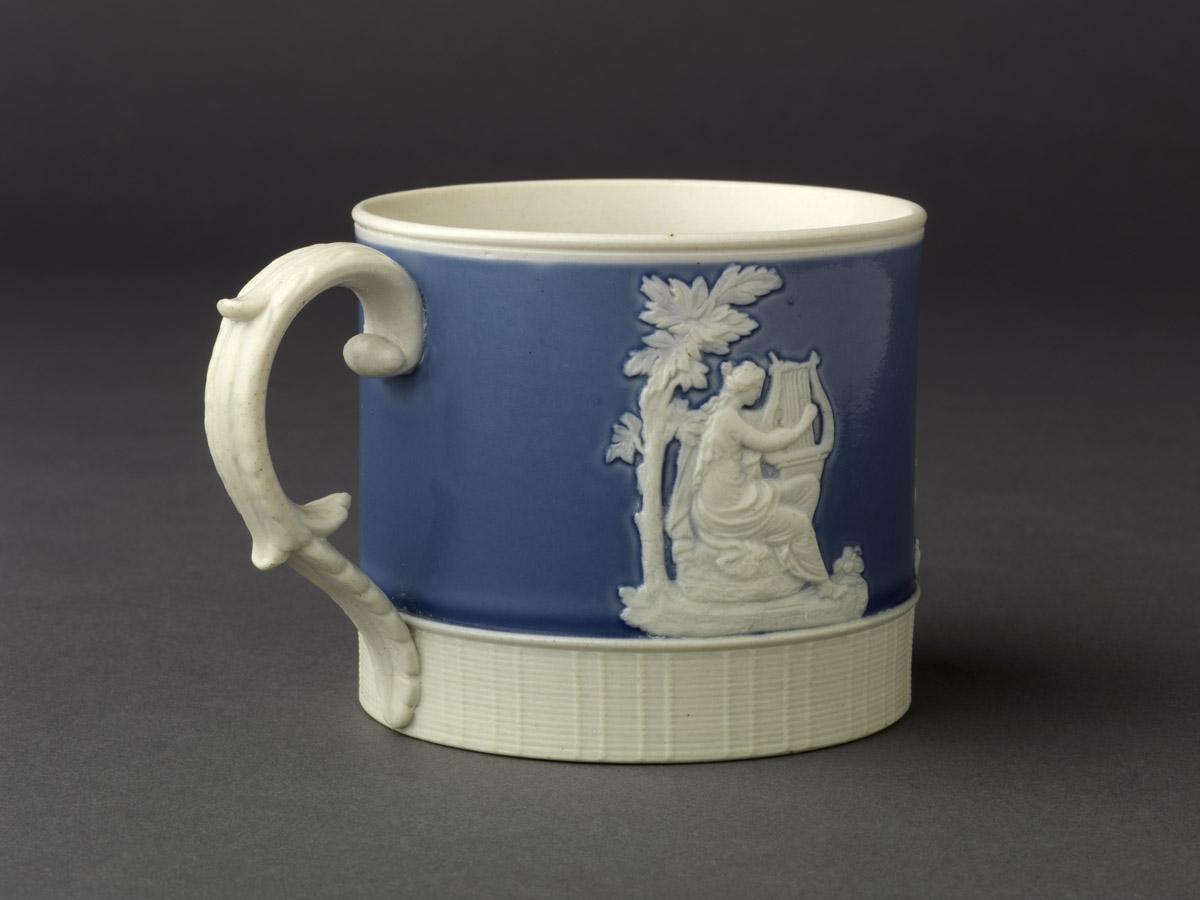 2008.0013.007 Stoneware mug side 3