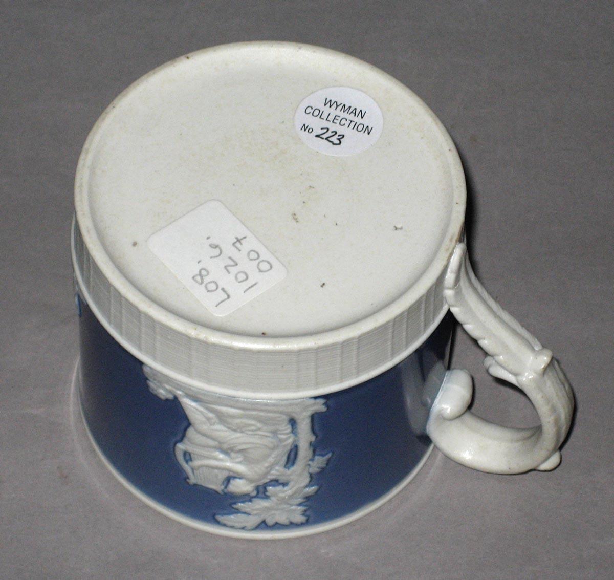 2008.0013.007 Stoneware mug bottom