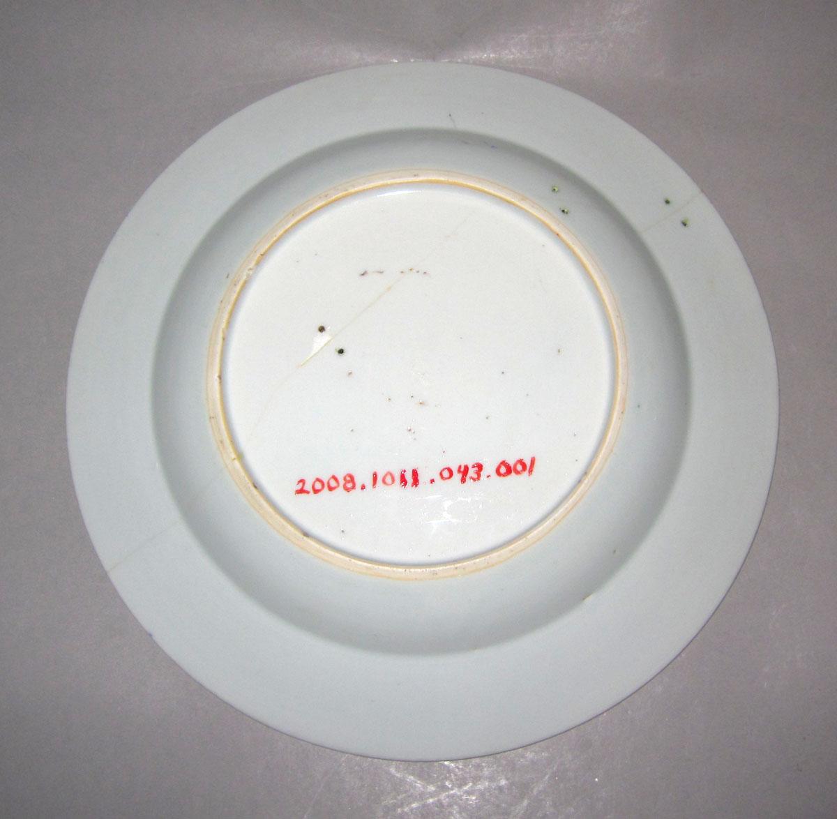 2008.0011.043.001 Porcelain plate underside